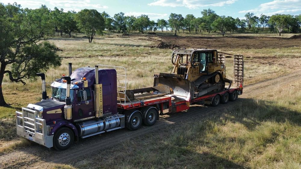 Dino Earthworx machinery